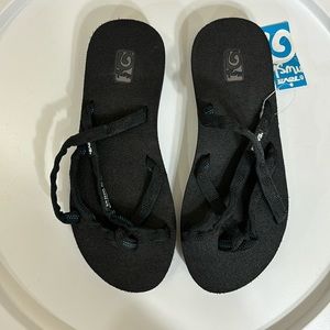 NWT Teva Women's Olowahu Sandal Size 8